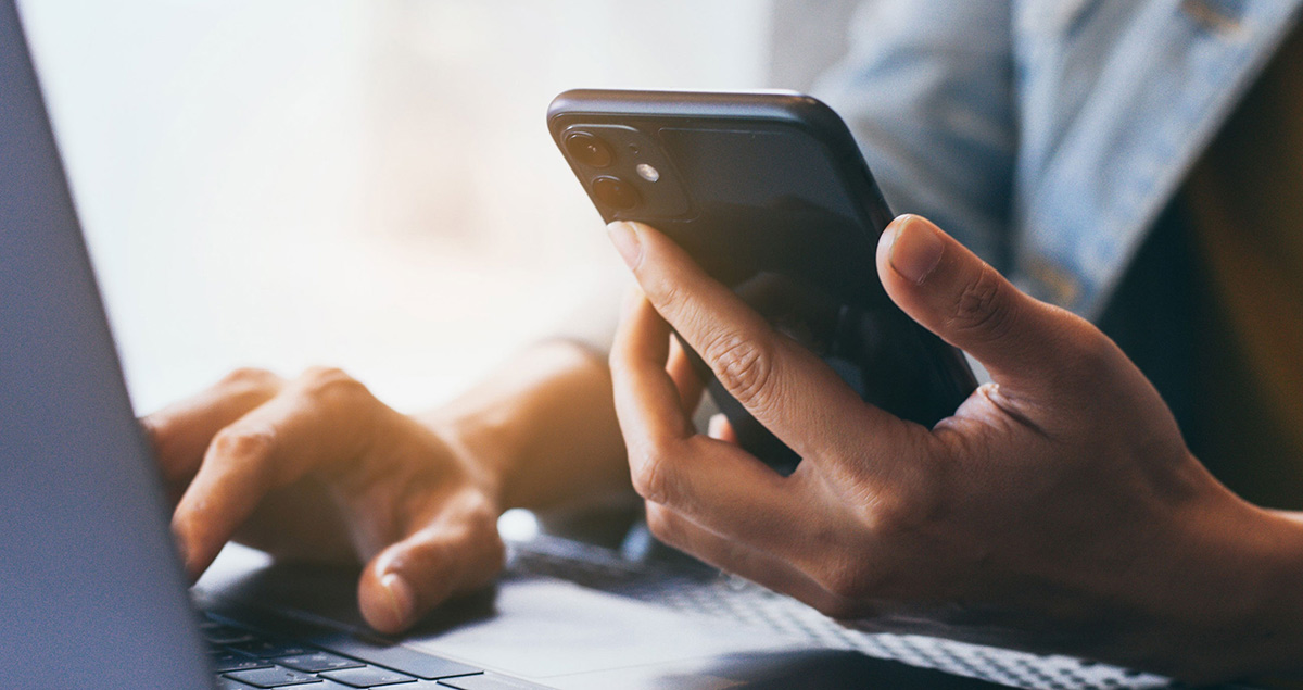 main telephone laptop