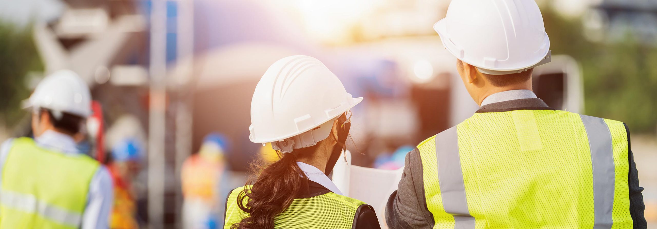 homme femme casque gillet